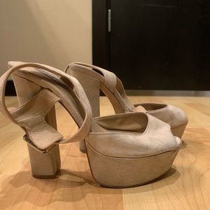 USED Steve Madden beige heels